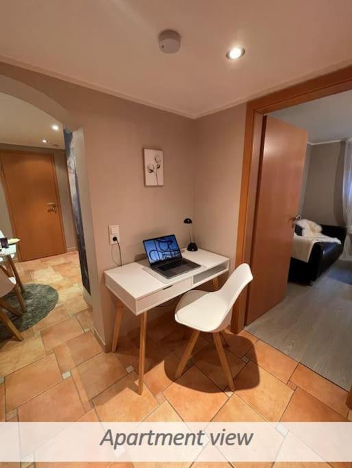 Souterrain-Apartment Mit Privater Sauna ドゥイスブルグ エクステリア 写真
